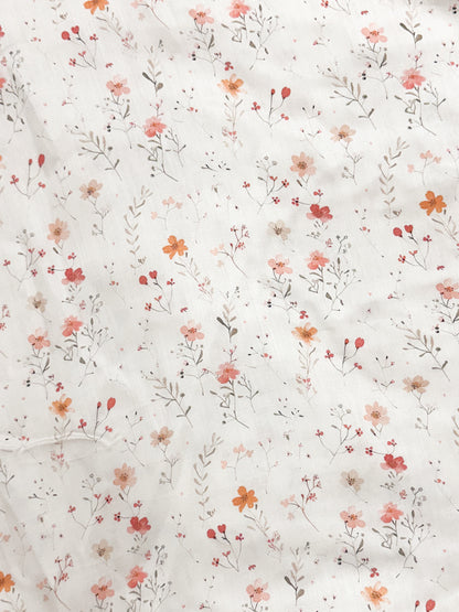 Floral pattern with small flowers and leaves on a white background